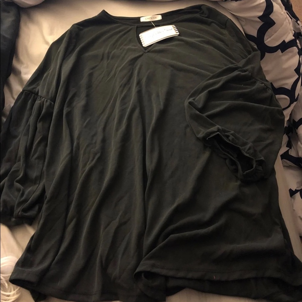NWT key hole blouse